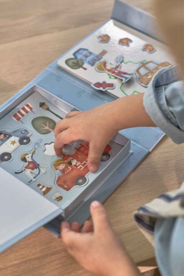 Magnetinė piešimo knygelė naudojimo metu
